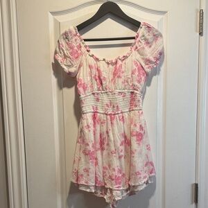 320 - Hollister floral babydoll romper pink & White